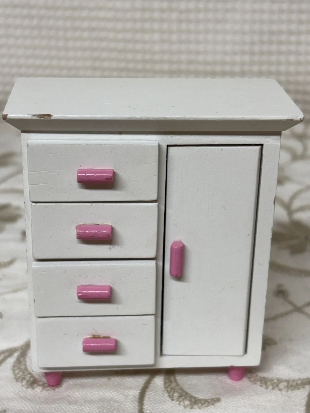 Dollhouse bathroom/bedroom furniture